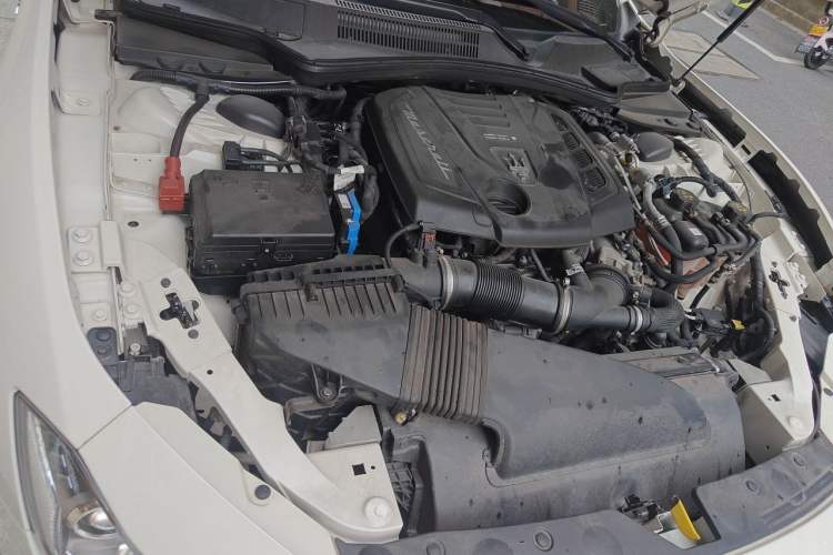 Used Maserati Ghibli 2022 2.0T GT Sharp Edition Engine Bay Right