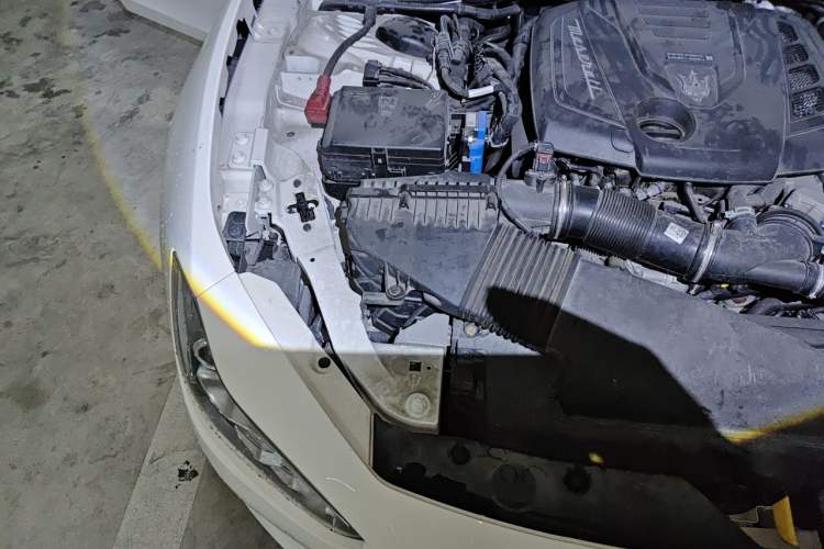 Used Maserati Ghibli 2022 2.0T GT Sharp Edition Engine Bay Right