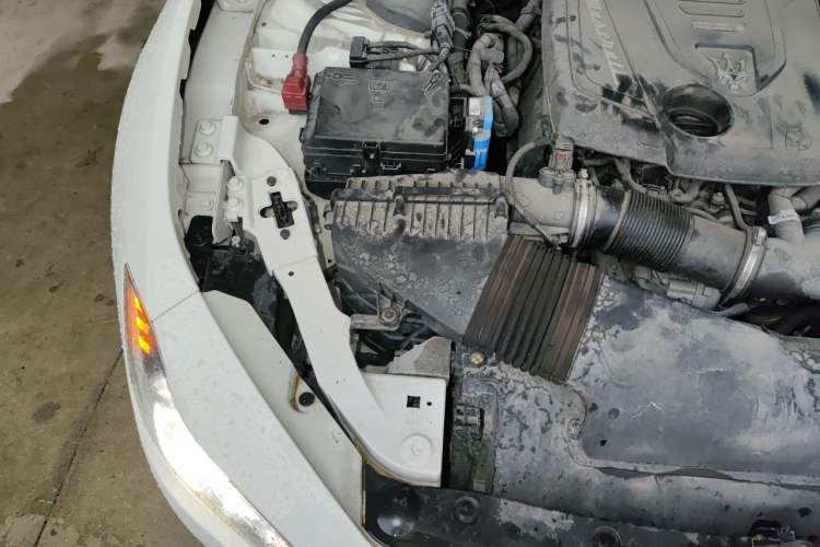 Used Maserati Ghibli 2022 2.0T GT Sharp Edition Engine Bay Right