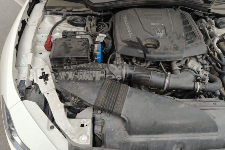 Used Maserati Ghibli 2022 2.0T GT Sharp Edition Engine Bay Right
