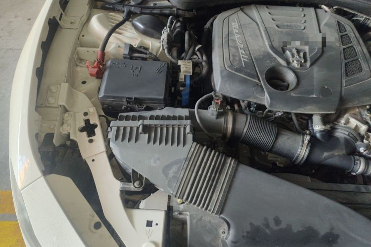 Used Maserati Ghibli 2022 2.0T GT Sharp Edition Engine Bay Right