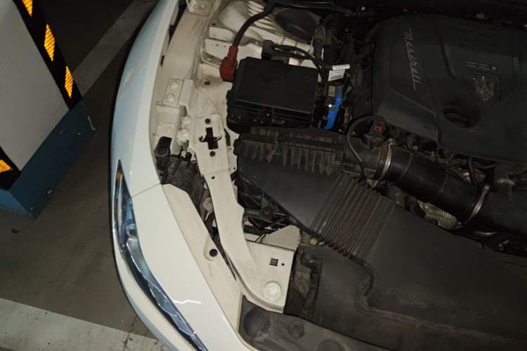 Used Maserati Ghibli 2022 2.0T GT Sharp Edition Engine Bay Right