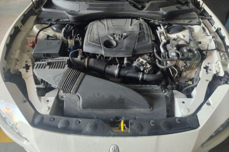 Used Maserati Ghibli 2022 2.0T GT Sharp Edition Engine Bay