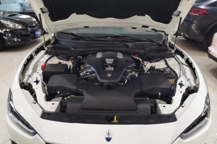 Used Maserati Ghibli 2022 3.0T Modena Engine Bay