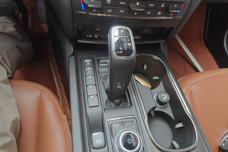 Used Maserati Ghibli 2022 2.0T GT Sharp Edition Gear Lever