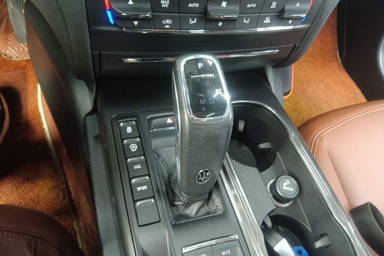 Used Maserati Ghibli 2022 2.0T GT Sharp Edition Gear Lever