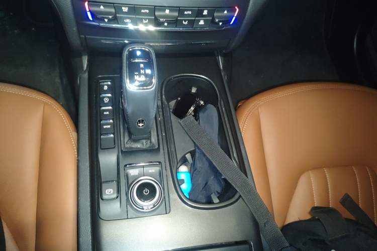 Used Maserati Ghibli 2022 2.0T GT Sharp Edition Gear Lever