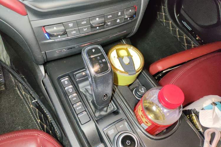 Used Maserati Ghibli 2022 2.0T GT Sharp Edition Gear Lever