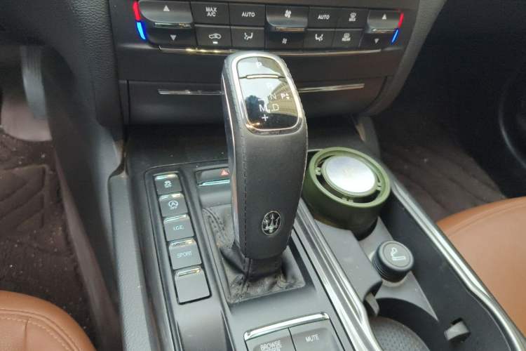 Used Maserati Ghibli 2022 2.0T GT Sharp Edition Gear Lever