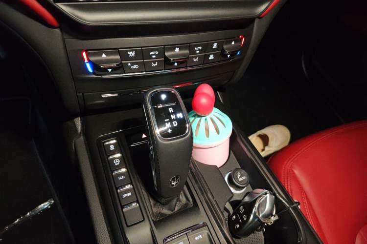 Used Maserati Ghibli 2022 2.0T GT Sharp Edition Gear Lever