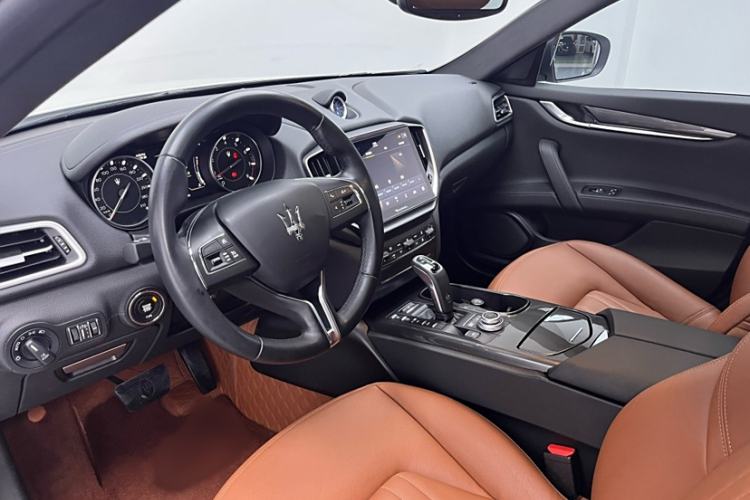 Used Maserati Ghibli 2022 2.0T GT Sharp Edition Interior 2