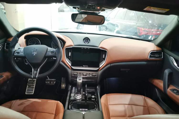 Used Maserati Ghibli 2022 3.0T Modena Interior 2