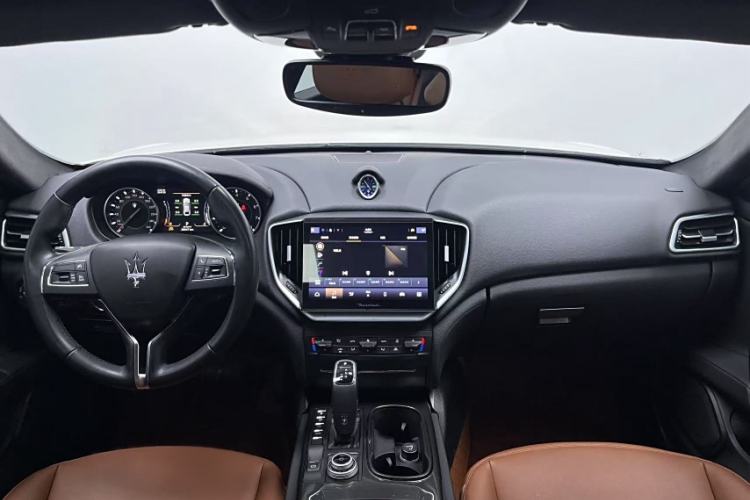 Used Maserati Ghibli 2022 2.0T GT Sharp Edition Interior 3