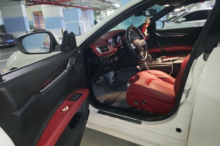 Used Maserati Ghibli 2022 2.0T GT Sharp Edition Interior 3