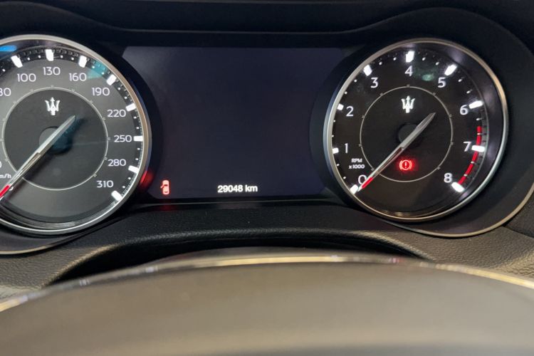 Used Maserati Ghibli 2022 2.0T GT Sharp Edition Odometer Close Up