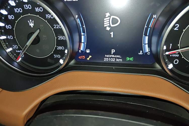 Used Maserati Ghibli 2022 2.0T GT Sharp Edition Odometer Close Up