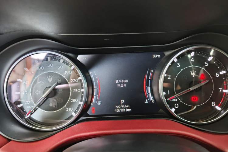 Used Maserati Ghibli 2022 3.0T Modena Odometer Close Up