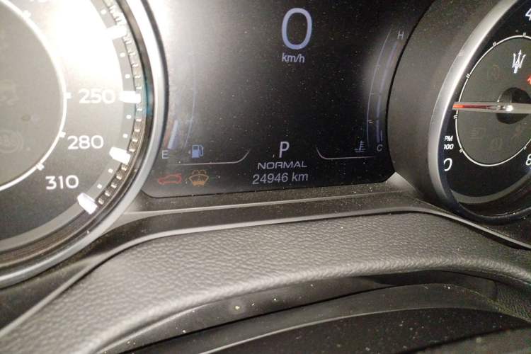 Used Maserati Ghibli 2022 2.0T GT Sharp Edition Odometer Close Up