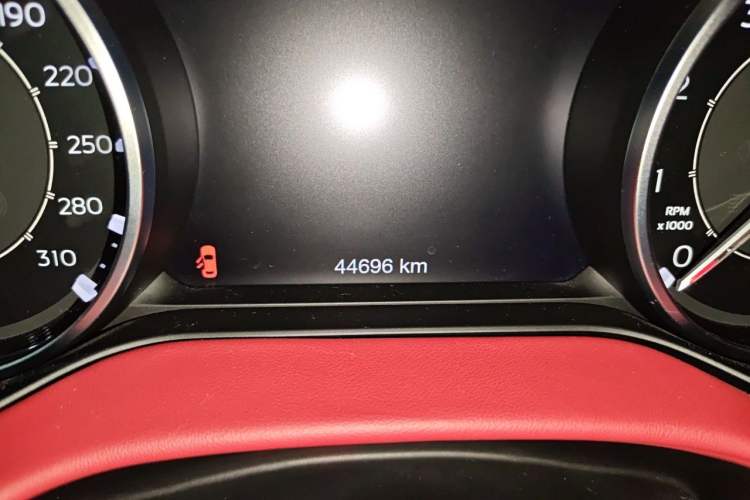 Used Maserati Ghibli 2022 2.0T GT Sharp Edition Odometer Close Up