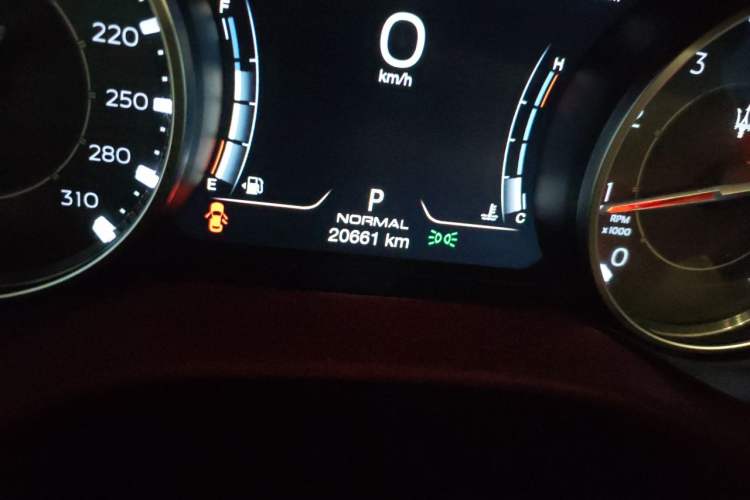 Used Maserati Ghibli 2022 2.0T GT Sharp Edition Odometer Close Up