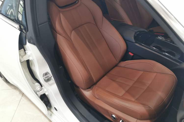 Used Maserati Ghibli 2022 3.0T Modena Right Front Seat