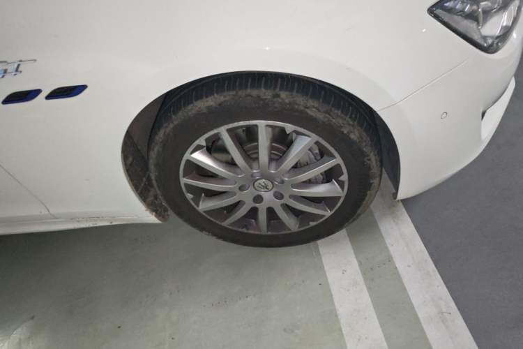 Used Maserati Ghibli 2022 2.0T GT Sharp Edition Right Front Wheel Hub