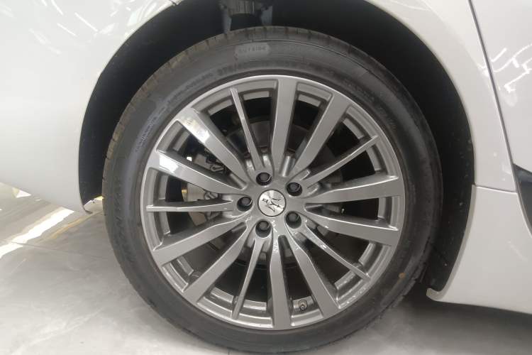 Used Maserati Ghibli 2022 2.0T GT Sharp Edition Right Rear Wheel Hub