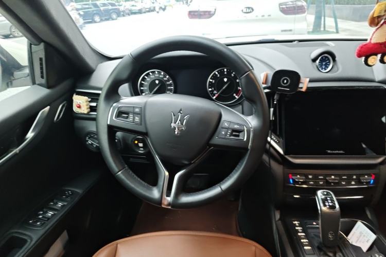 Used Maserati Ghibli 2022 2.0T GT Sharp Edition Steering Wheel
