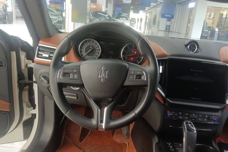 Used Maserati Ghibli 2022 2.0T GT Sharp Edition Steering Wheel
