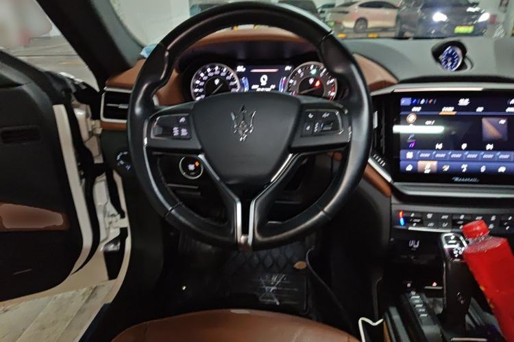 Used Maserati Ghibli 2022 2.0T GT Sharp Edition Steering Wheel
