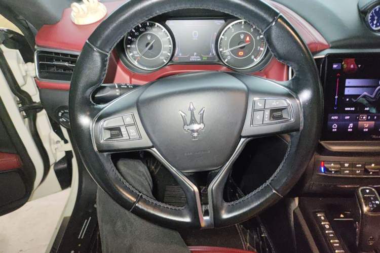Used Maserati Ghibli 2022 2.0T GT Sharp Edition Steering Wheel