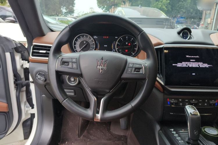 Used Maserati Ghibli 2022 2.0T GT Sharp Edition Steering Wheel