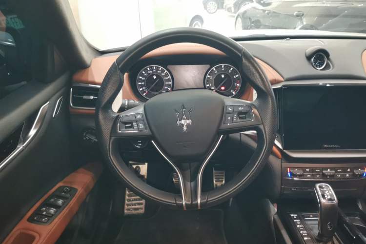 Used Maserati Ghibli 2022 3.0T Modena Steering Wheel