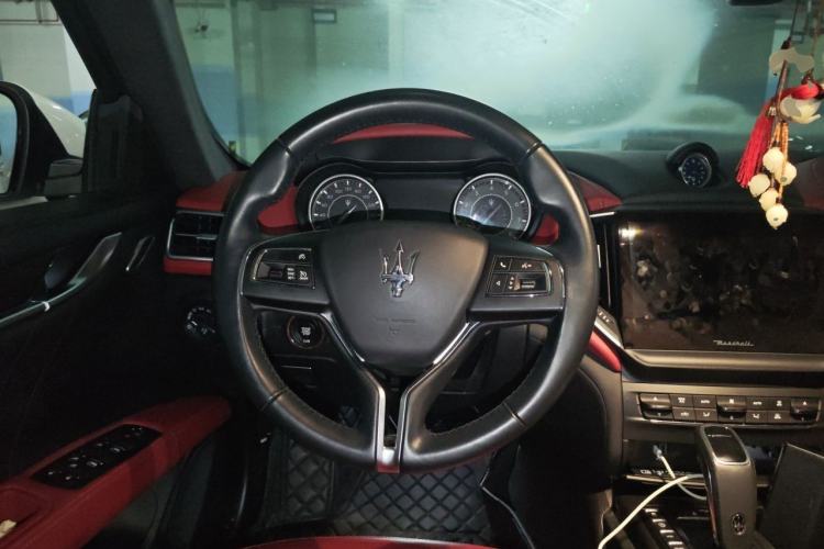 Used Maserati Ghibli 2022 2.0T GT Sharp Edition Steering Wheel