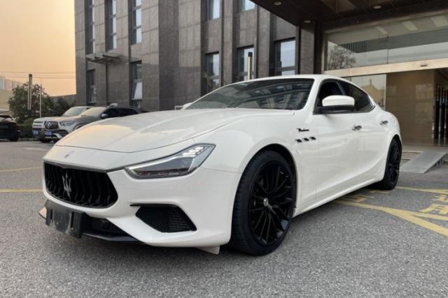 Ojetý Maserati Ghibli 2022 3.0T Modena