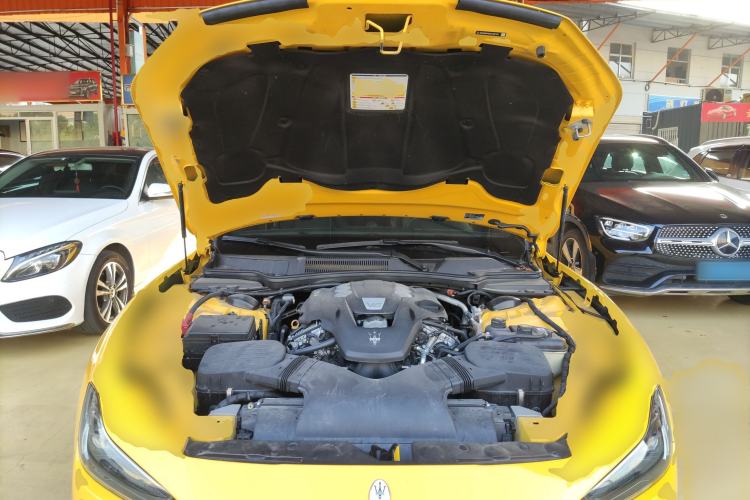 Used Maserati Ghibli 2022 3.0T Modena Engine Bay