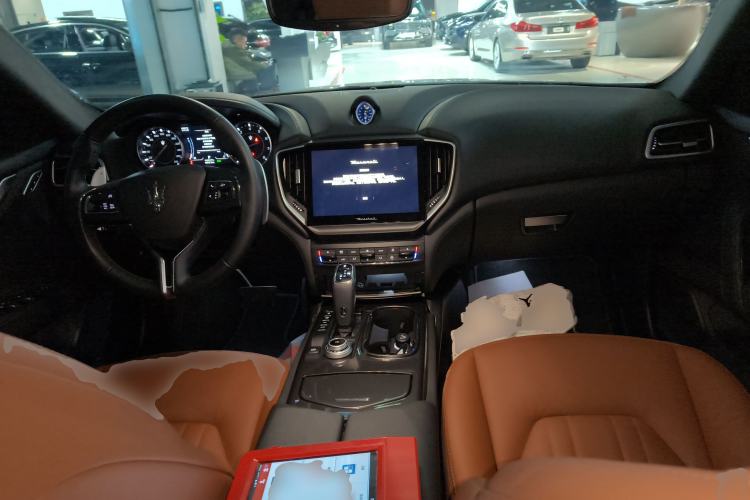 Used Maserati Ghibli 2023 2.0T GT Center Console