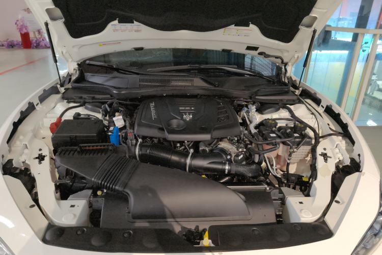 Used Maserati Ghibli 2023 2.0T GT Engine Bay