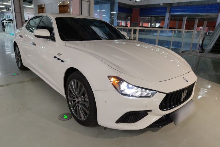 Used Maserati Ghibli 2023 2.0T GT Front Right 45 Deg