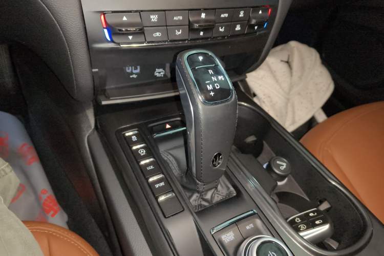 Used Maserati Ghibli 2023 2.0T GT Gear Lever