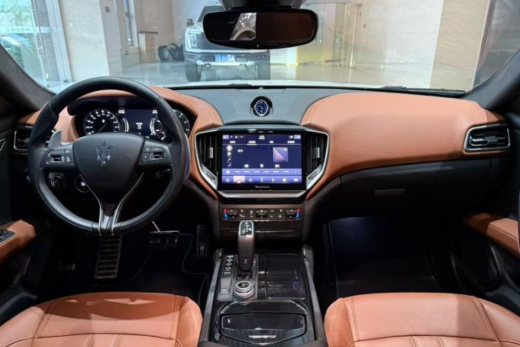 Used Maserati Ghibli 2023 3.0T Modena Interior 2