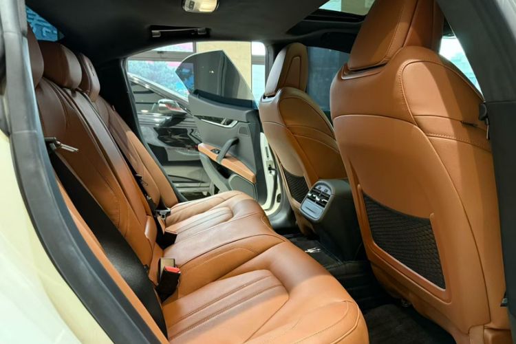 Used Maserati Ghibli 2023 3.0T Modena Interior 9