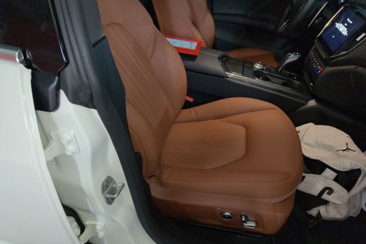 Used Maserati Ghibli 2023 2.0T GT Right Front Seat