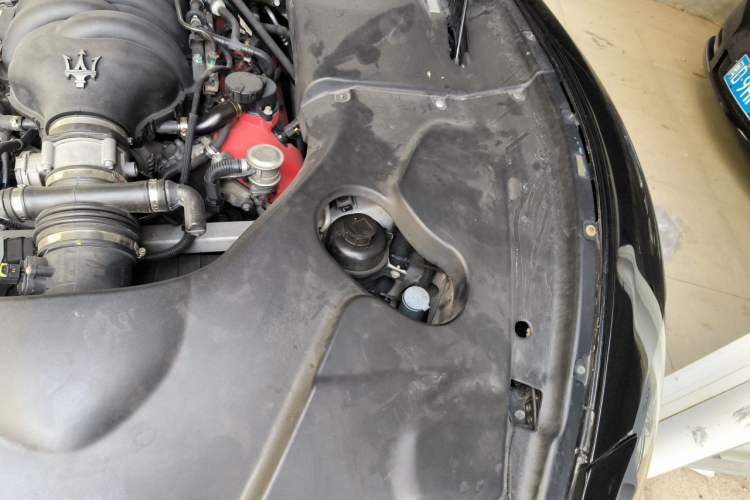 Used Maserati GranCabrio 2012 4.7L Sport Engine Bay Left