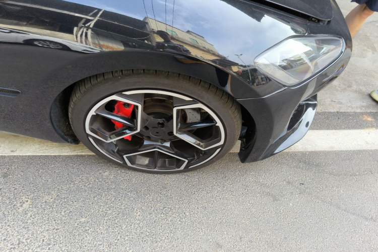 Used Maserati GranCabrio 2012 4.7L Sport Right Front Wheel Hub