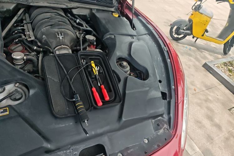 Used Maserati GranCabrio 2012 4.7L Sport Engine Bay Left