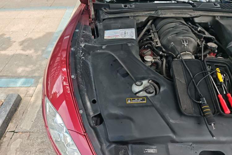 Used Maserati GranCabrio 2012 4.7L Sport Engine Bay Right