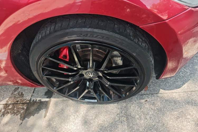 Used Maserati GranCabrio 2012 4.7L Sport Right Front Wheel Hub