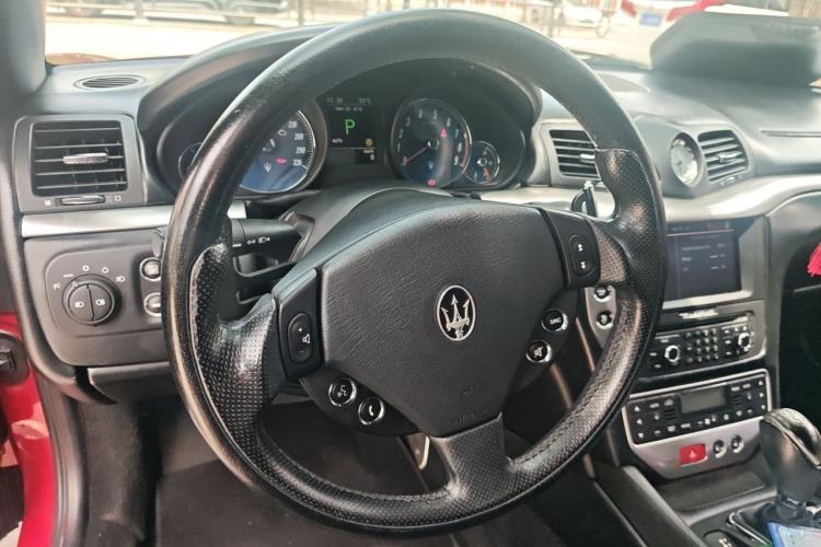 Used Maserati GranCabrio 2012 4.7L Sport Steering Wheel