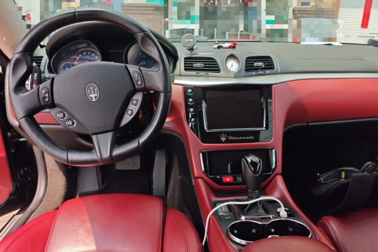 Used Maserati GranTurismo 2007 4.2L Standard Edition Center Console